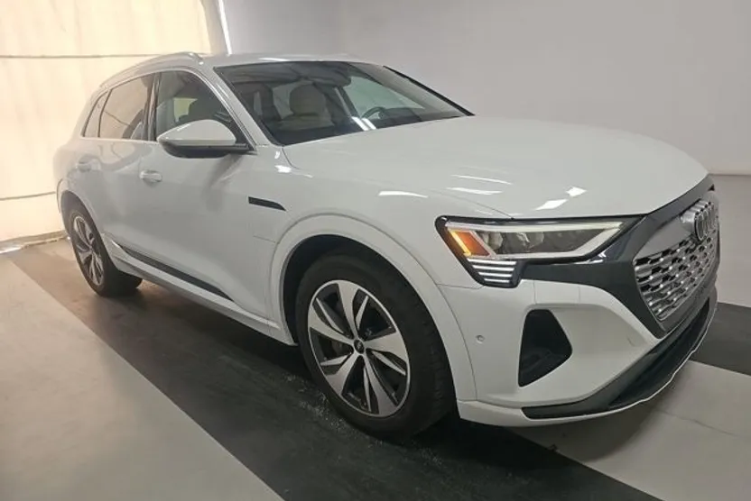 2024 Audi Q8 E-tron Premium Plus photo 1