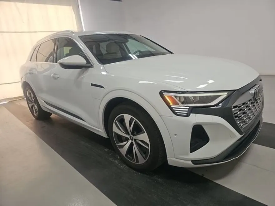2024 Audi Q8 E-tron Premium Plus photo 1