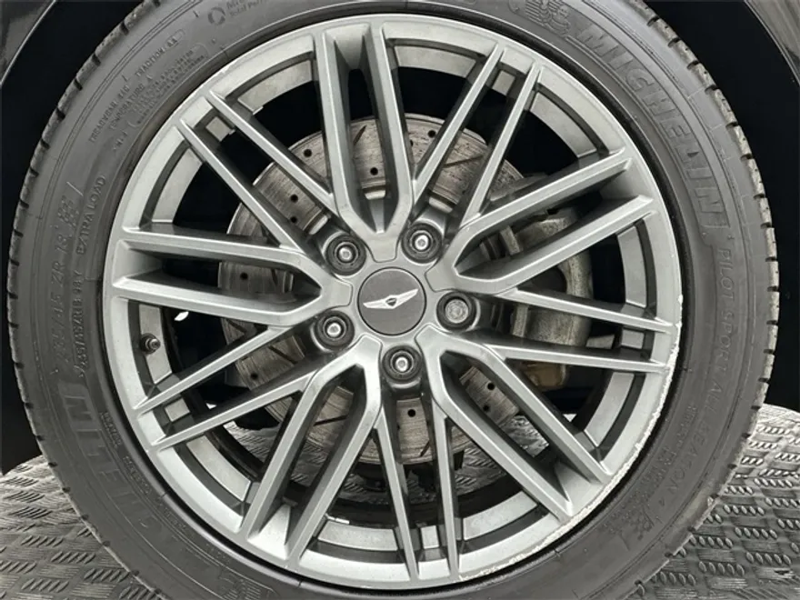 2019 Genesis G70 2.0T Advanced photo 1