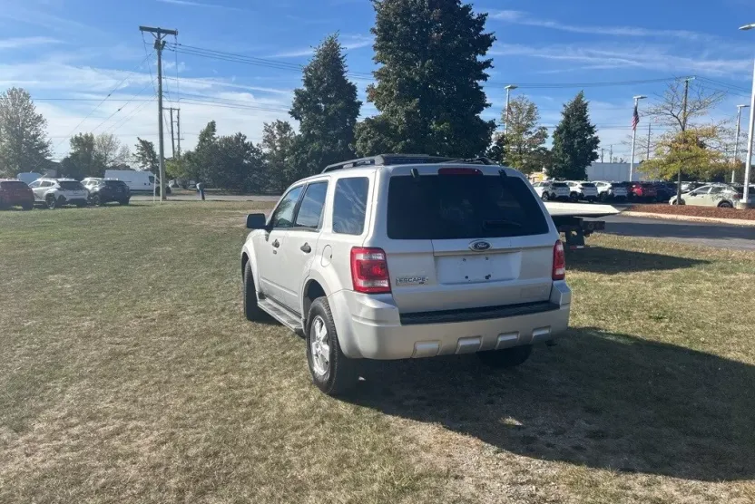 2009 Ford Escape XLT photo 1