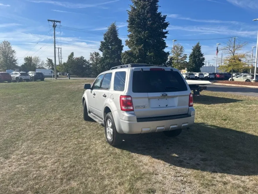 2009 Ford Escape XLT photo 1