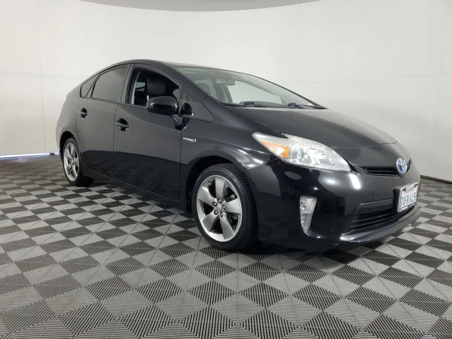 2013 Toyota Prius Three photo 1
