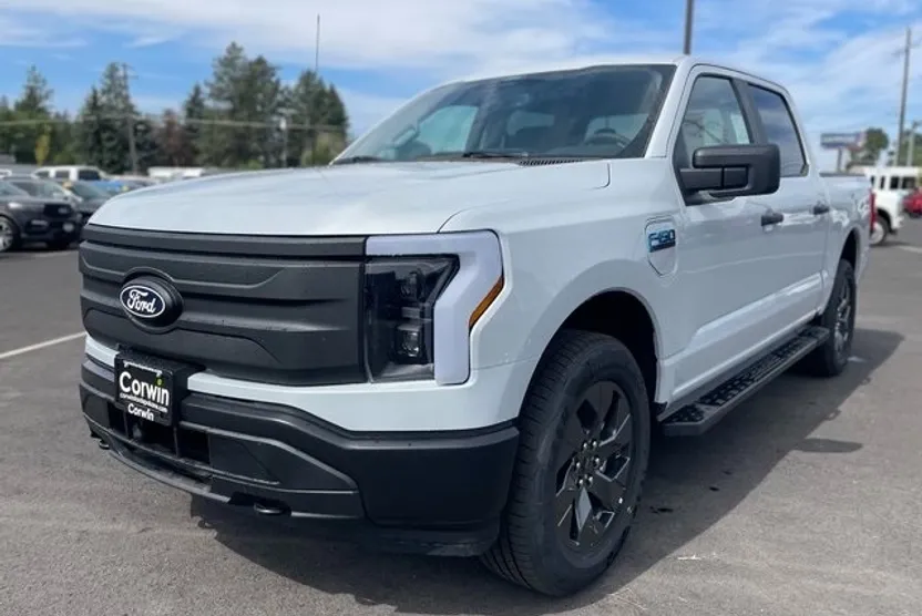 2025 Ford F-150 Lightning photo 1