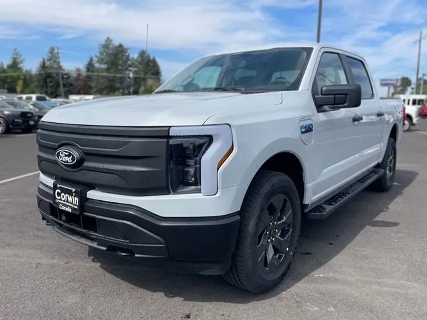 2025 Ford F-150 Lightning photo 1