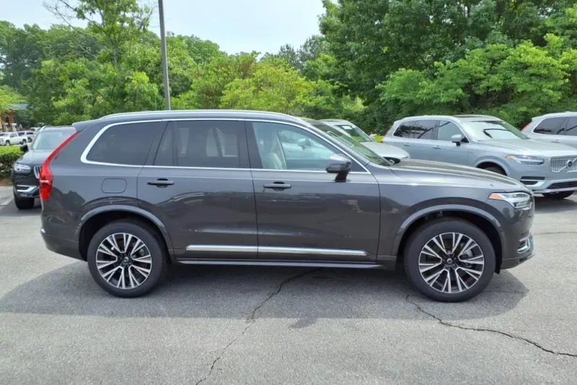 2025 Volvo XC90 T8 Plus photo 1