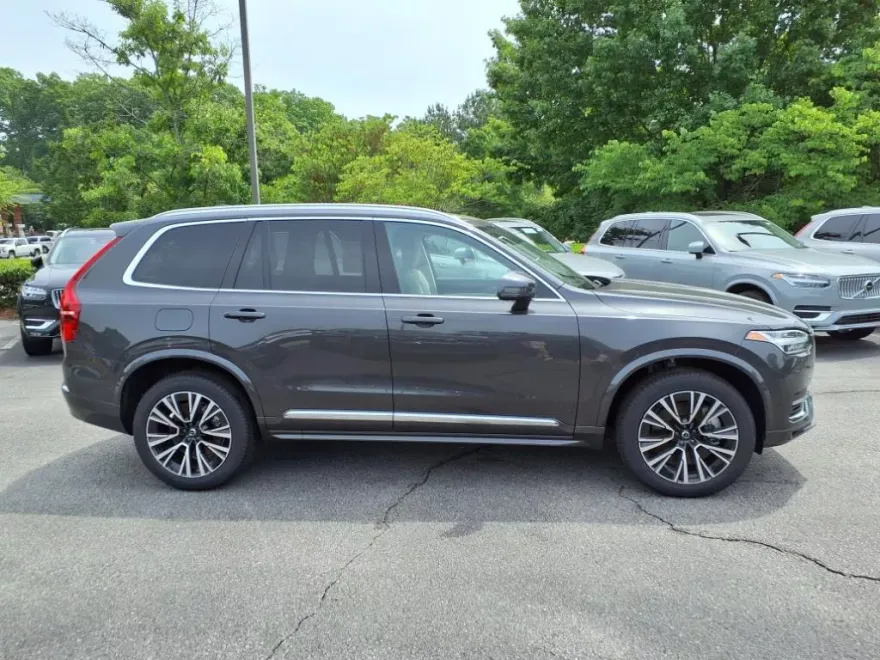 2025 Volvo XC90 T8 Plus photo 1