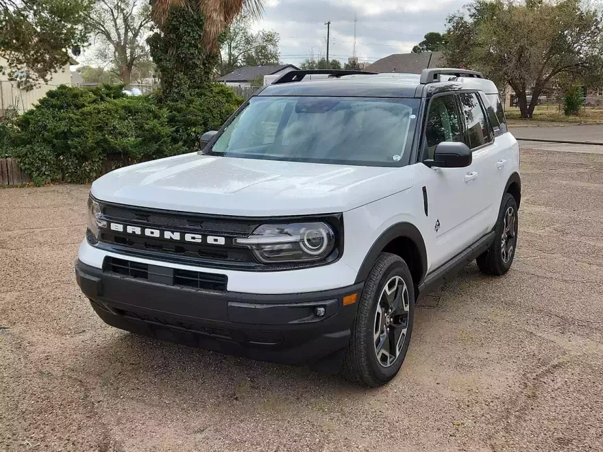 2024 Ford Bronco Sport Outer Banks photo 1