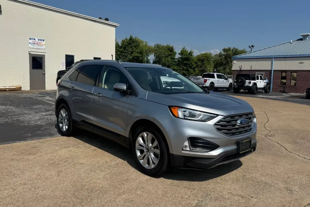 2020 Ford Edge Titanium photo 1
