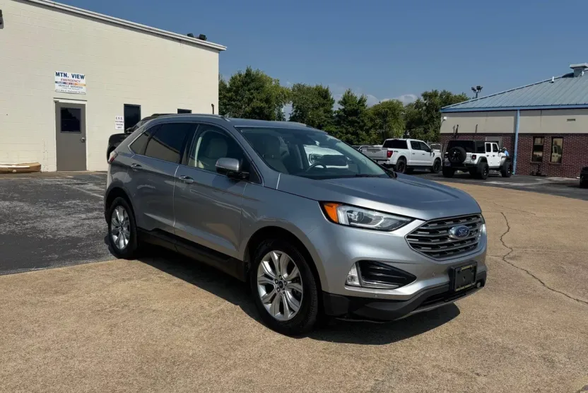 2020 Ford Edge Titanium photo 1