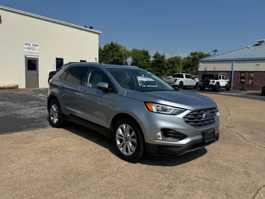 2020 Ford Edge Titanium photo 1