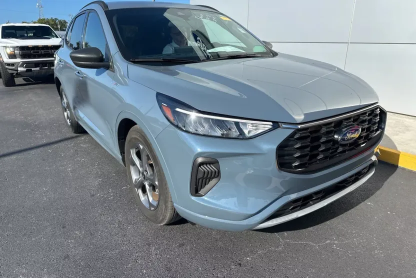 2023 Ford Escape ST-Line photo 1