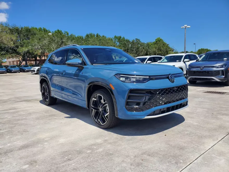 2025 Volkswagen Tiguan SEL R-Line Black photo 1