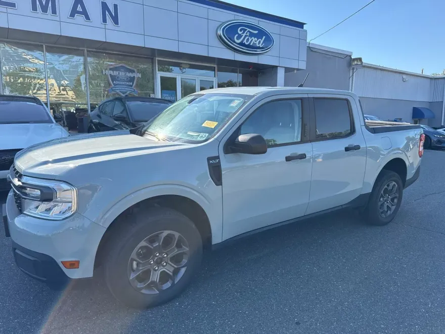 2022 Ford Maverick XLT photo 1
