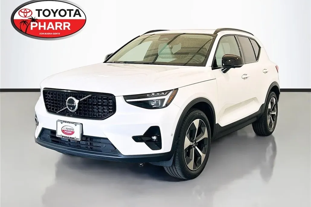 2025 Volvo XC40 Plus photo 1