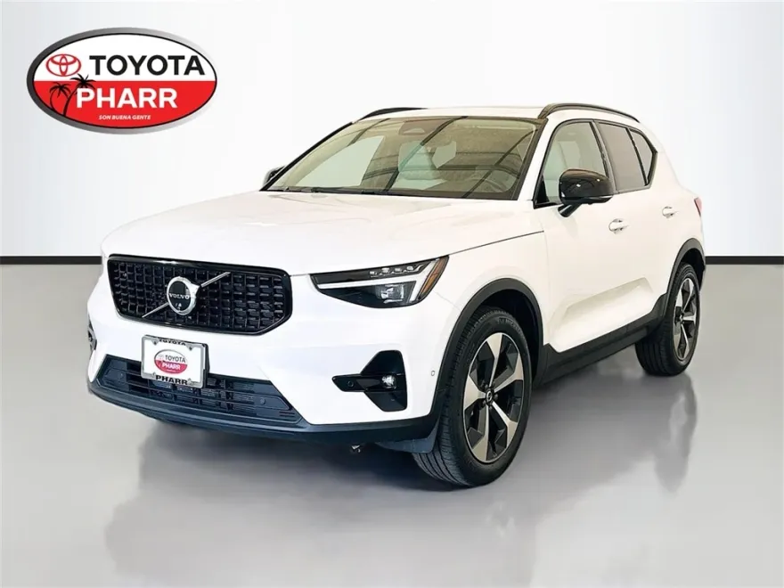 2025 Volvo XC40 Plus photo 1