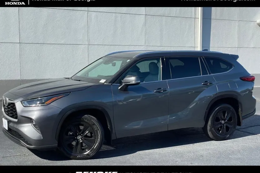 2021 Toyota Highlander XLE photo 1