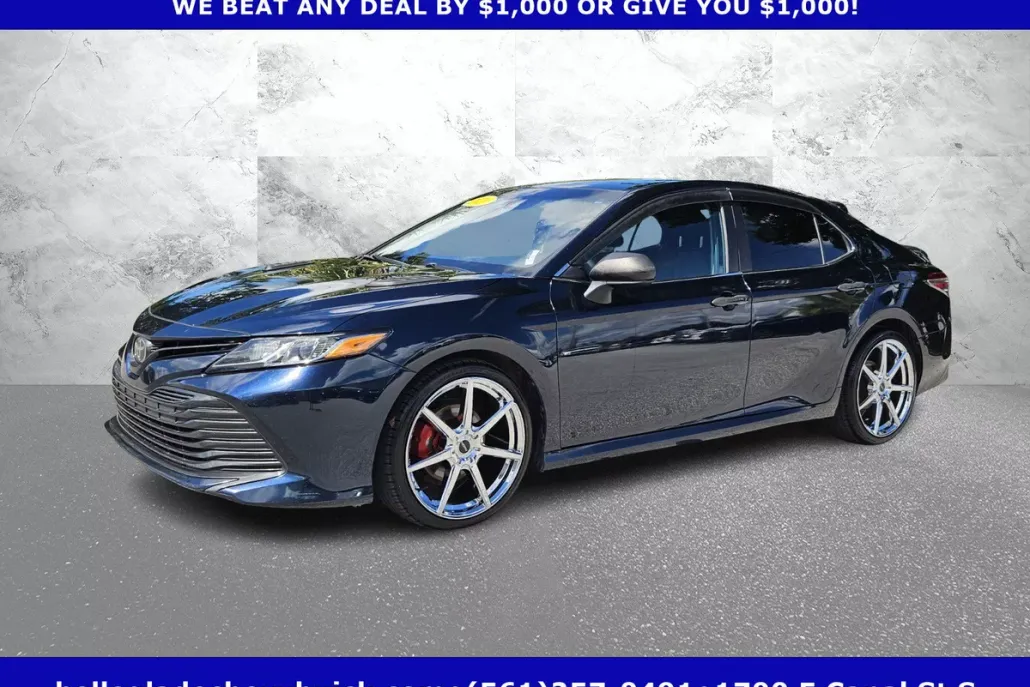 2020 Toyota Camry LE photo 1