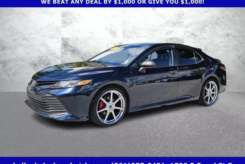 2020 Toyota Camry LE photo 1