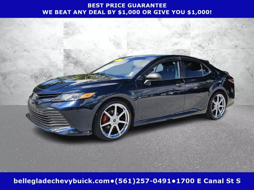 2020 Toyota Camry LE photo 1