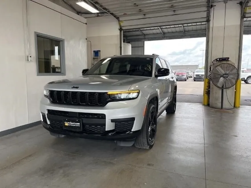 2023 Jeep Grand Cherokee Altitude photo 1