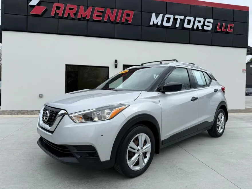 2019 Nissan Kicks S photo 1