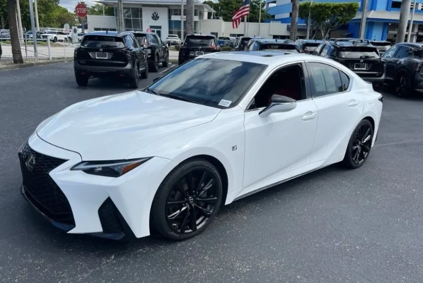 2022 Lexus IS 350 F SPORT photo 1