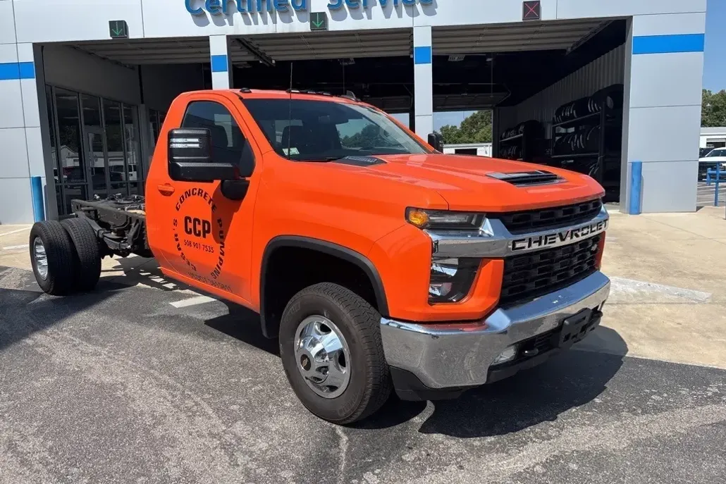 2023 Chevrolet Silverado 3500HD LT photo 1