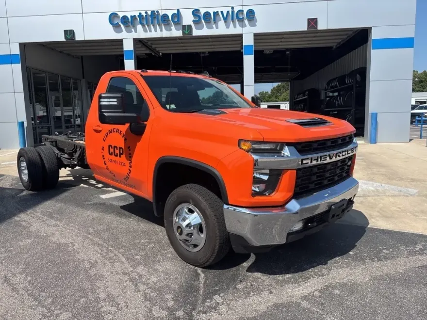 2023 Chevrolet Silverado 3500HD LT photo 1