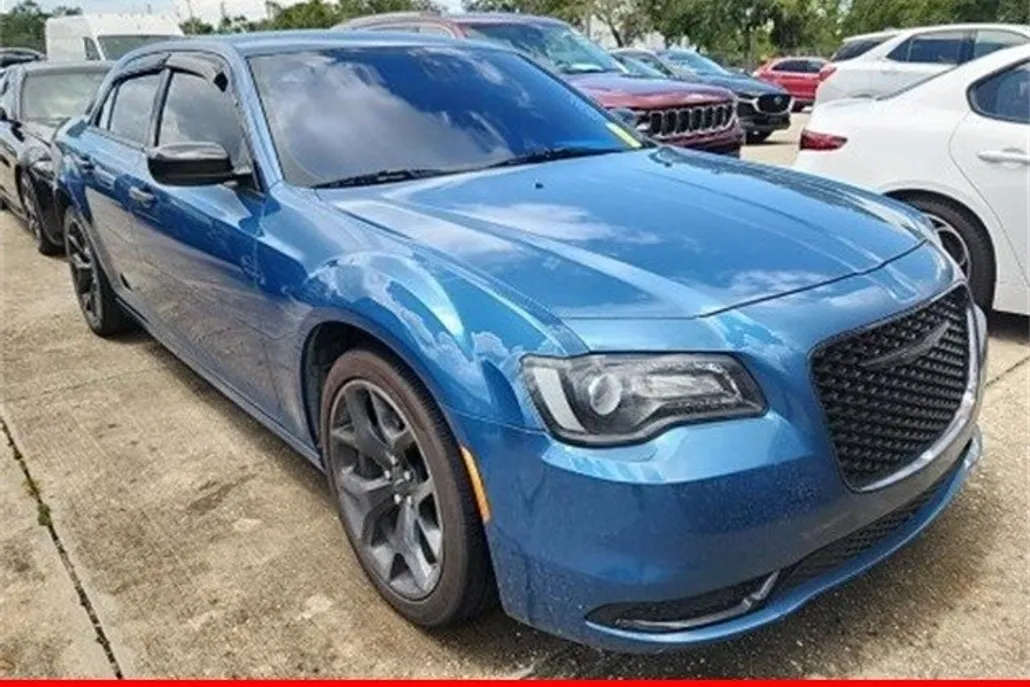 2022 Chrysler 300 Touring photo 1