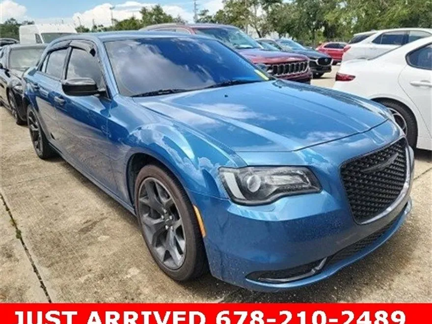 2022 Chrysler 300 Touring photo 1