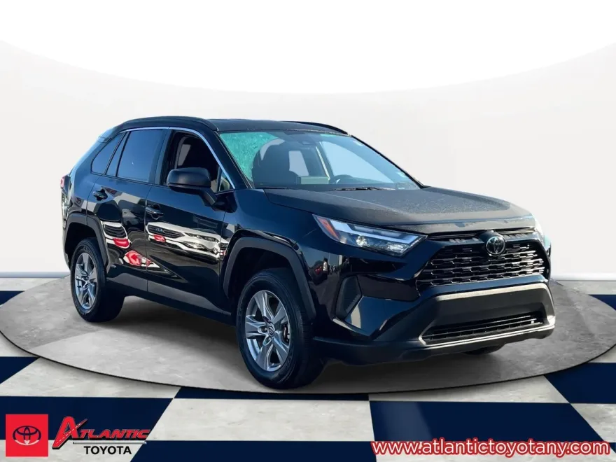2025 Toyota RAV4 Hybrid LE photo 1