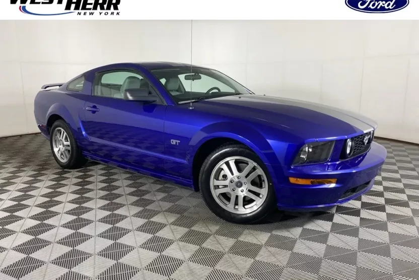 2005 Ford Mustang GT Premium photo 1