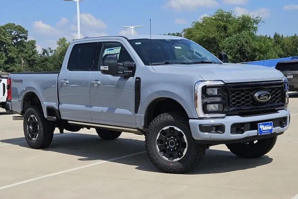 2026 Ford F-250 Lariat photo 1