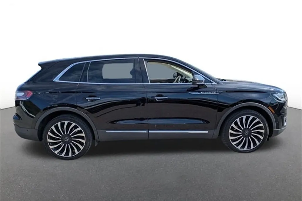 2019 Lincoln Nautilus Black Label photo 1