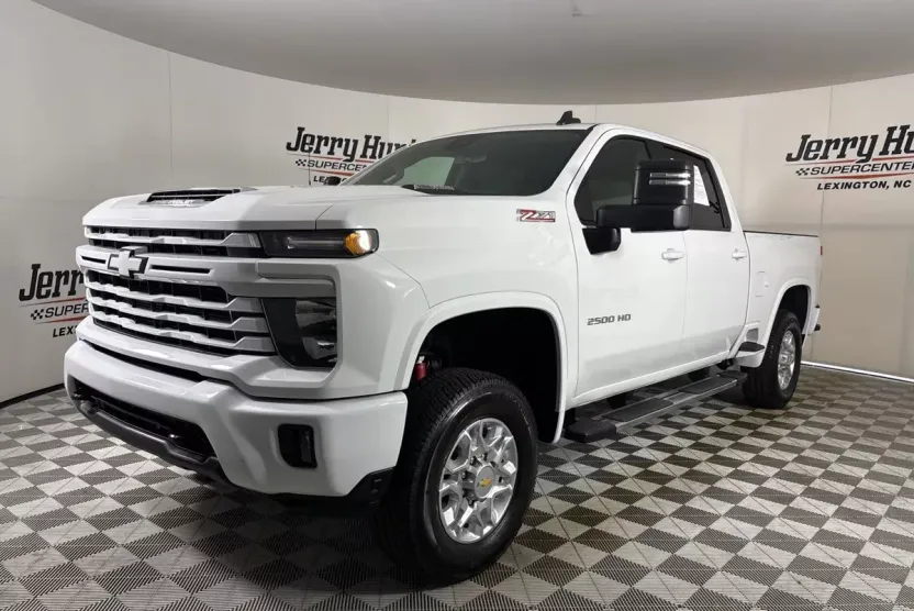 2025 Chevrolet Silverado 2500HD LT photo 1