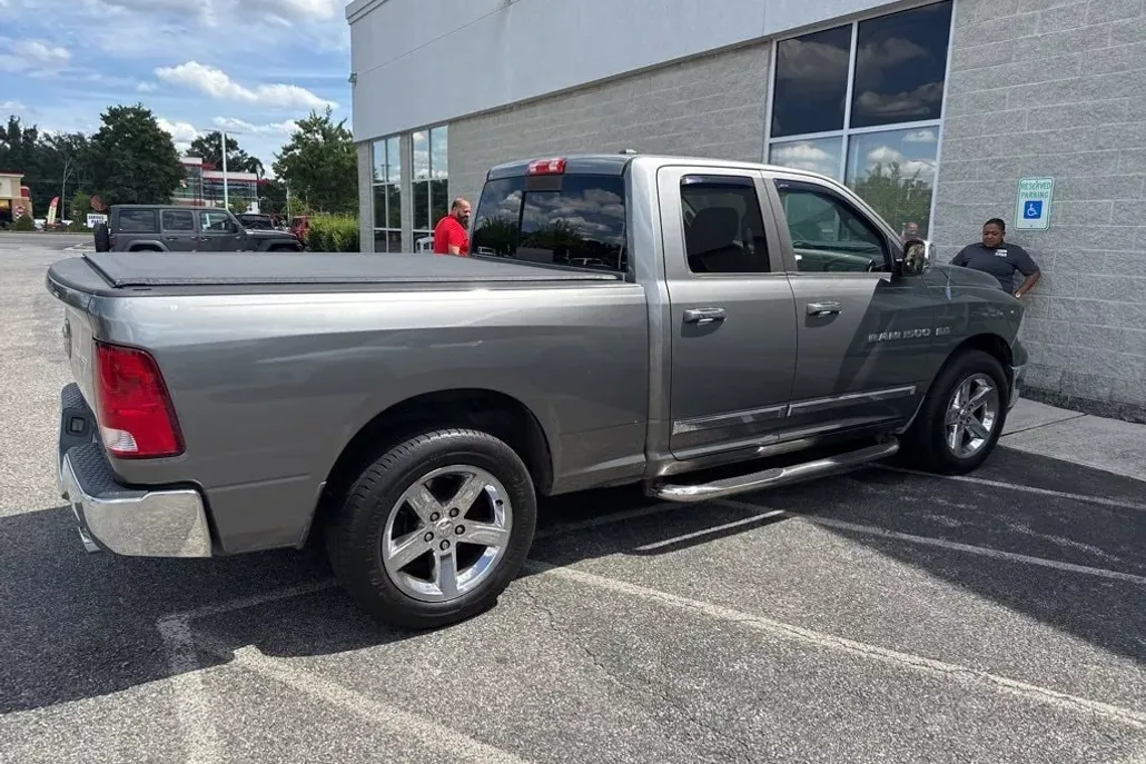 2011 Ram 1500 SLT photo 1