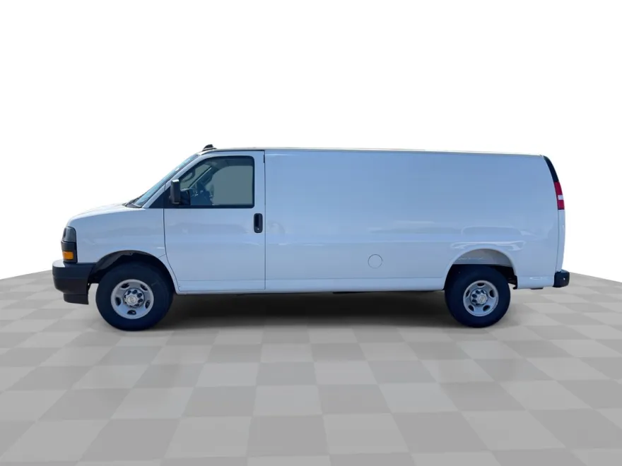 2025 Chevrolet Express Cargo 3500 photo 1