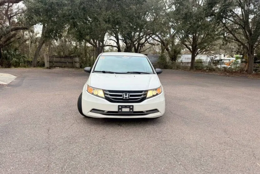 2014 Honda Odyssey LX photo 1