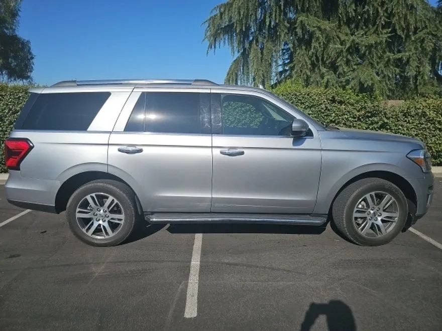 2022 Ford Expedition Limited photo 1