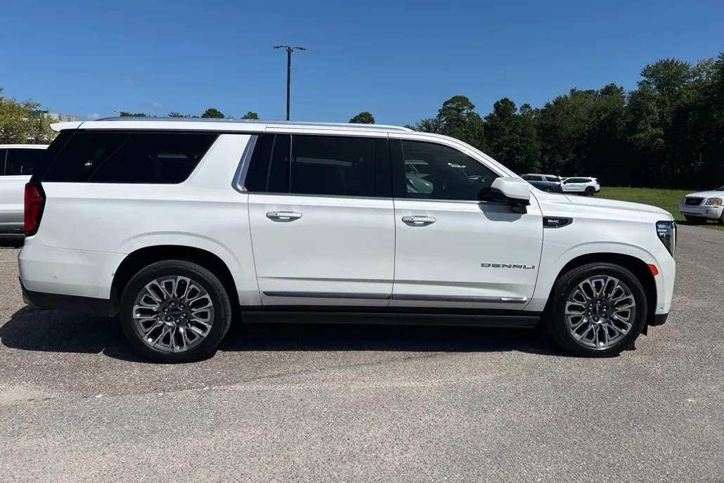2023 Gmc Yukon XL Denali Ultimate photo 1
