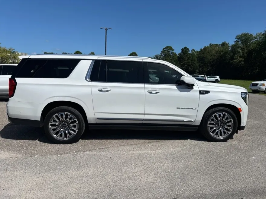 2023 Gmc Yukon XL Denali Ultimate photo 1