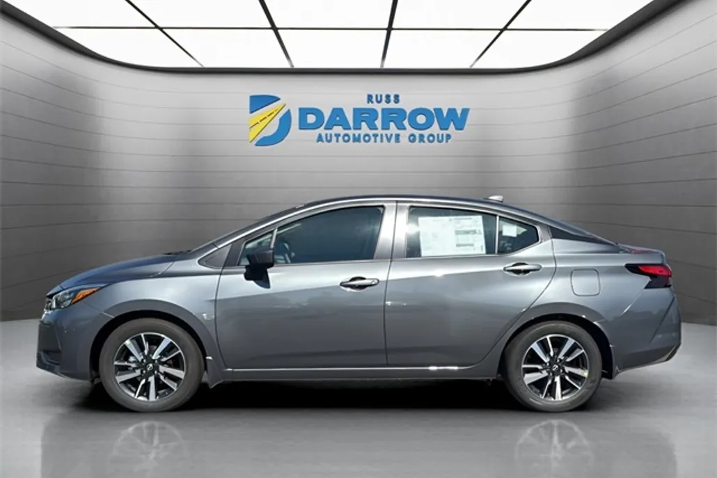 2025 Nissan Versa 1.6 SV photo 1