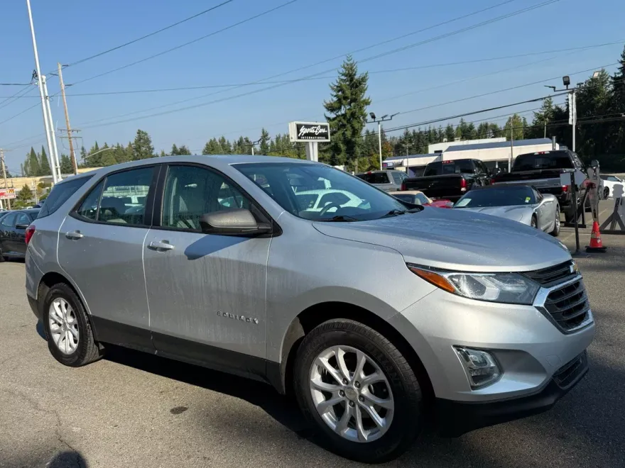 2020 Chevrolet Equinox LS photo 1