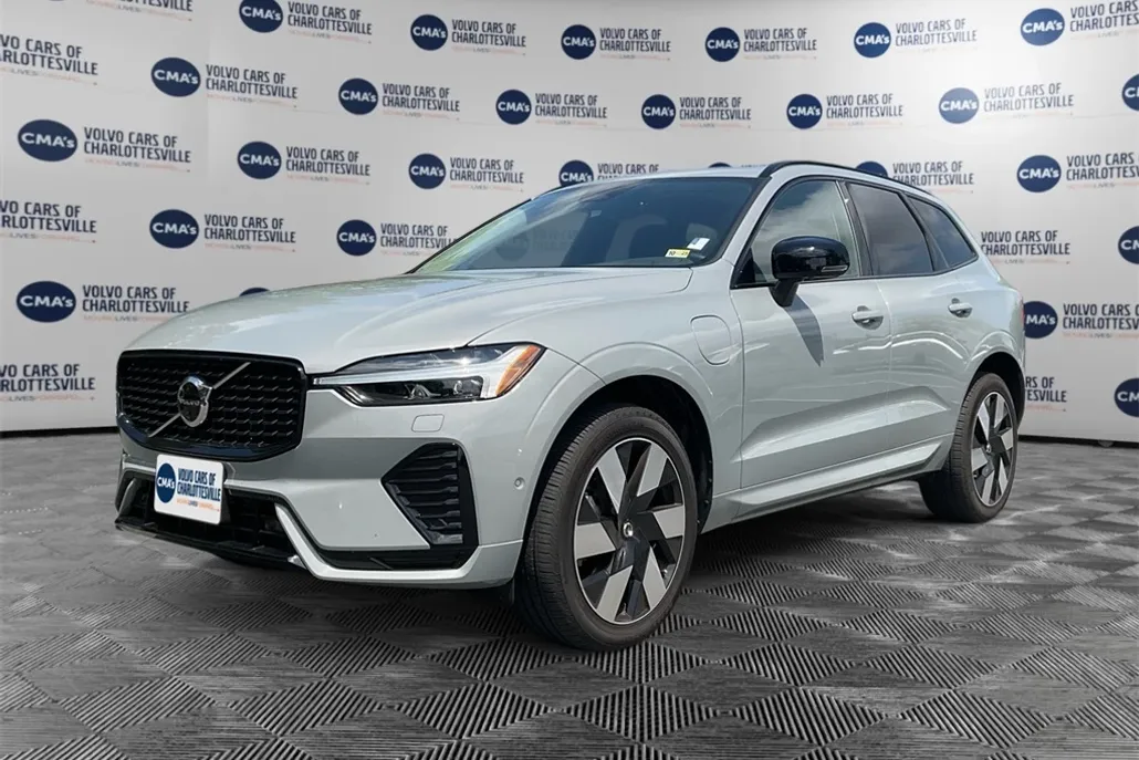 2025 Volvo XC60 Recharge Hybrid T8 Plus photo 1