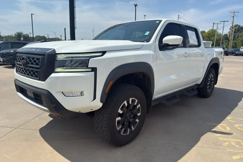 2023 Nissan Frontier PRO-4X Crew Cab photo 1
