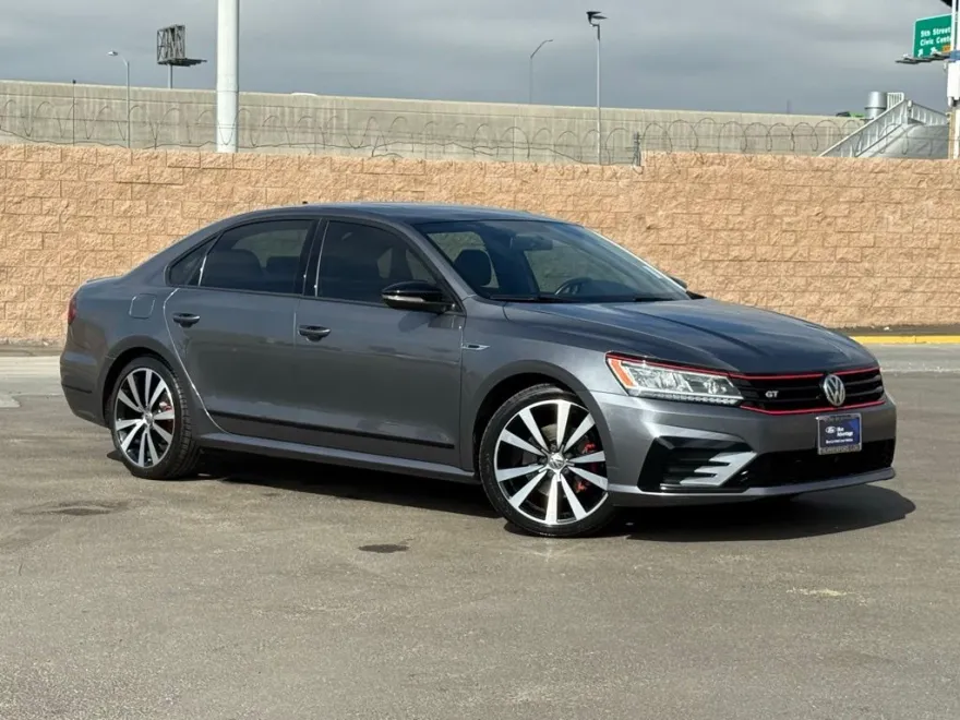 2018 Volkswagen Passat 3.6L V6 GT photo 1