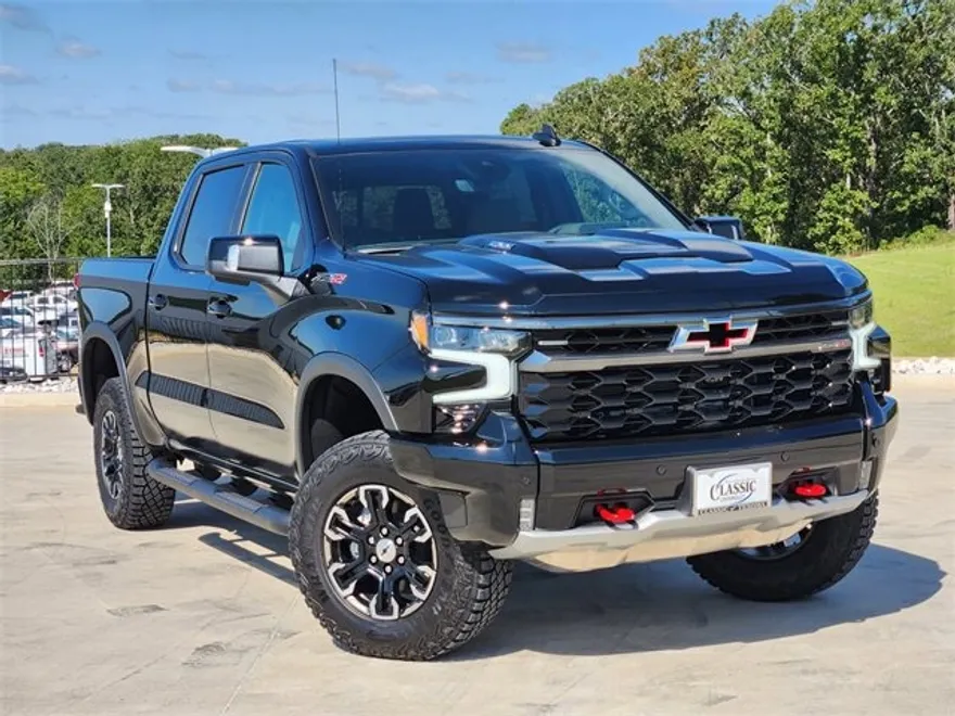 2025 Chevrolet Silverado 1500 ZR2 photo 1