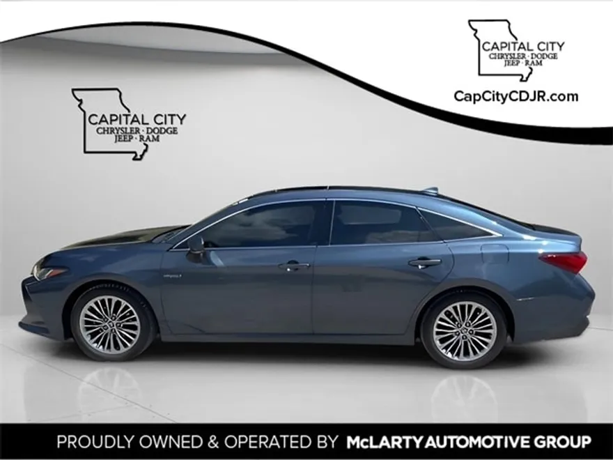 2021 Toyota Avalon Hybrid Limited photo 1