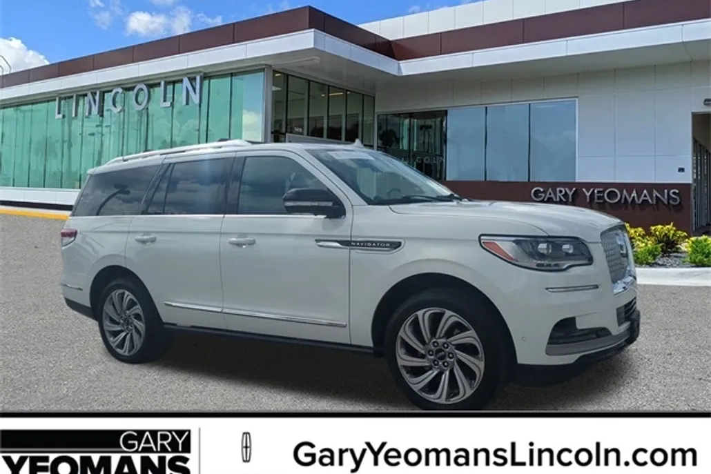2023 Lincoln Navigator Standard photo 1