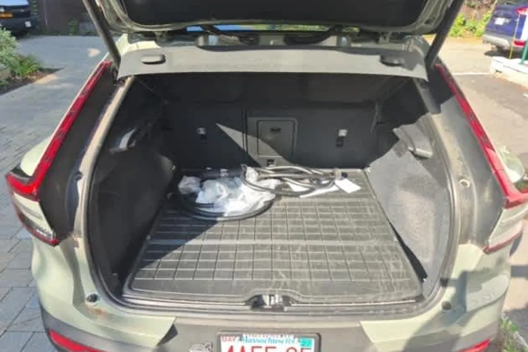 2023 Volvo C40 Recharge Ultimate photo 1